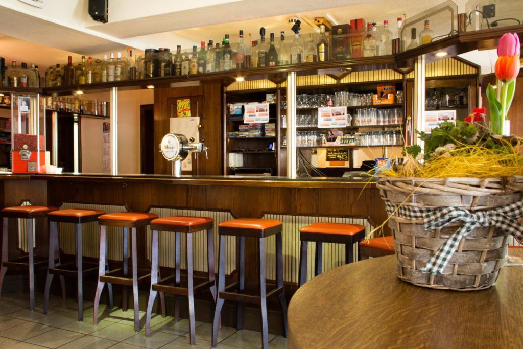 Hotel & Restaurant Arnoldusklause Düren - Eifel Eksteriør bilde
